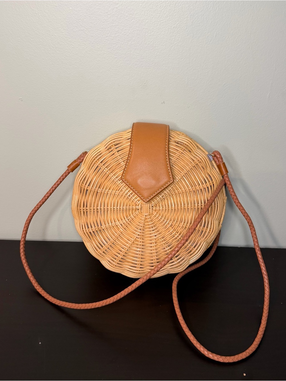 J.McLaughlin ROMINA WICKER
CROSSBODY BAG in perfect condition - Picture 3 of 10
